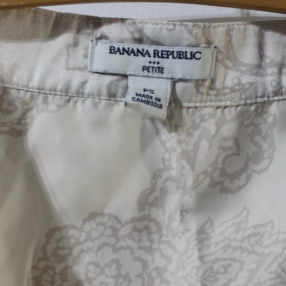 🚨 Banana Republic Lavender Paisley Satin Blouse Size PS - Picture 4 of 6